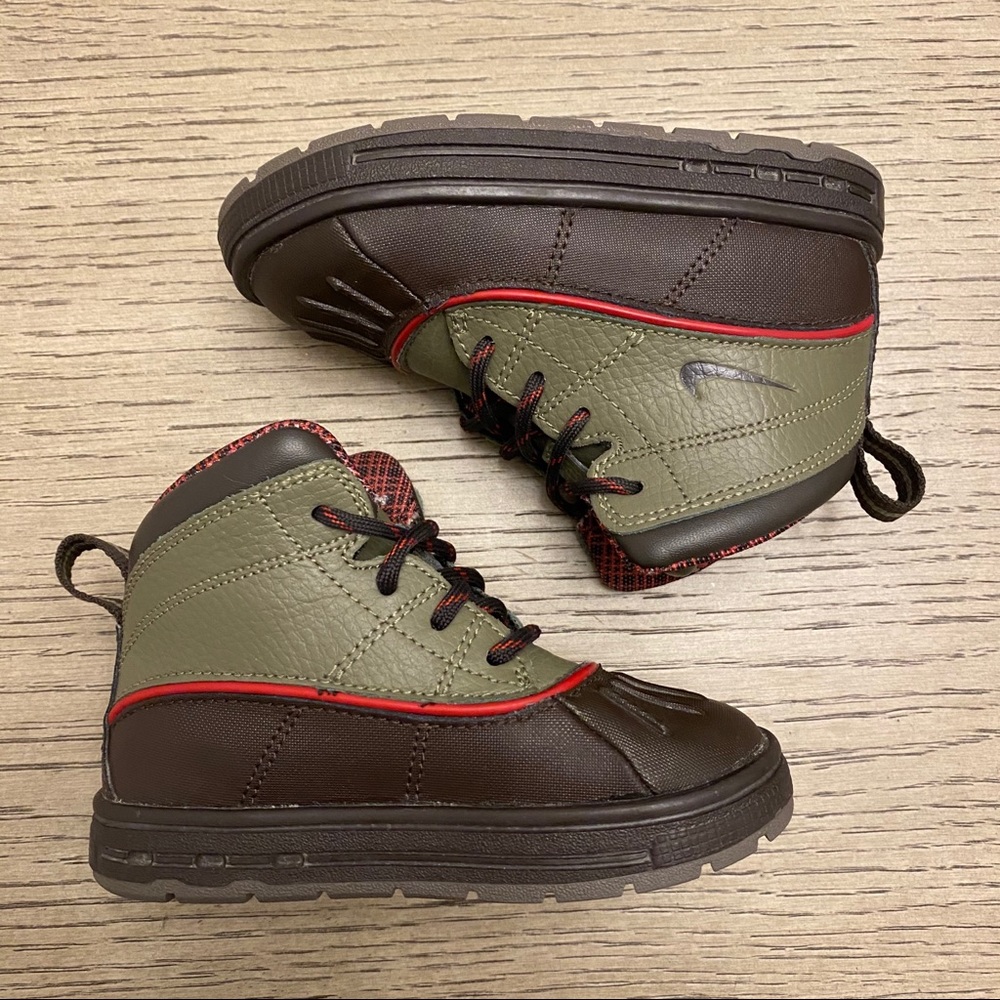SOLD: Nike Woodside 2 High ACG toddler boots 7c